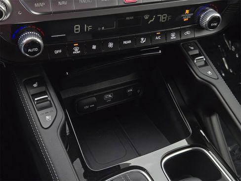 Used 2024 Kia Telluride EX image 23