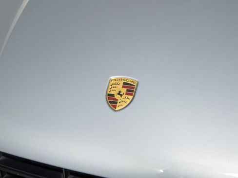 Certified 2019 Porsche Macan AWD/4WD image 40