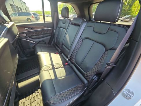 Used 2022 Jeep Grand Cherokee Summit AWD/4WD image 23