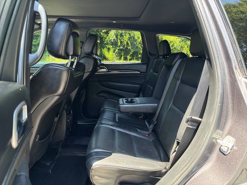 Used 2018 Jeep Grand Cherokee Overland AWD/4WD image 15