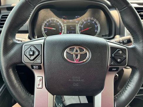 Used 2017 Toyota 4Runner SR5 AWD/4WD image 31