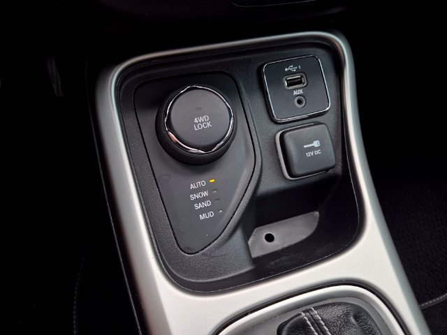 Certified 2021 Jeep Compass Latitude w/ Sun and Sound Group AWD/4WD image 29