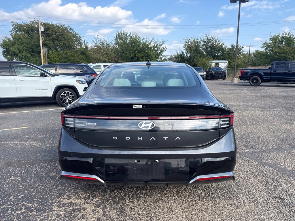 Used 2025 Hyundai Sonata SEL FWD image 3
