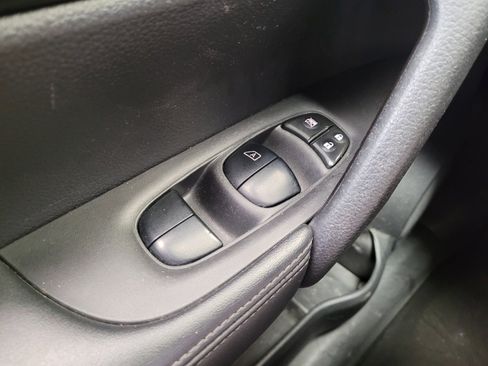 Used 2019 Nissan Rogue SV FWD image 27