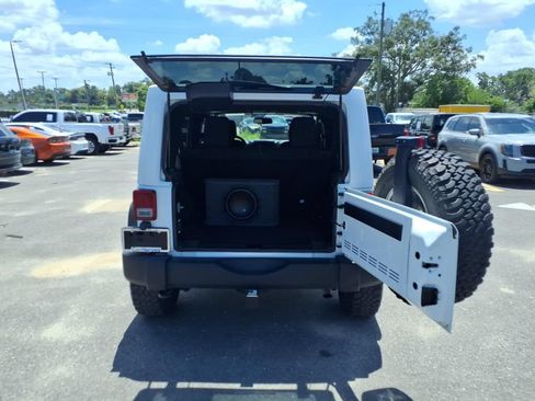Used 2017 Jeep Wrangler Unlimited Rubicon w/ Connectivity Group AWD/4WD image 19