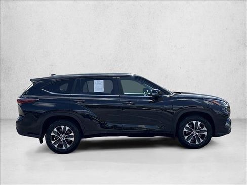Certified 2026 Toyota Highlander XLE AWD/4WD image 4