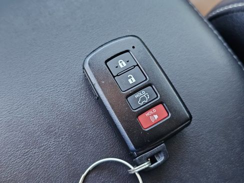 Used 2018 Toyota RAV4 Limited image 31