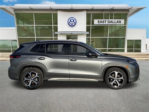 New 2026 Volkswagen Tiguan SE image 2