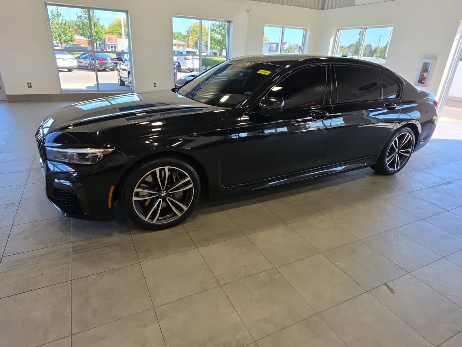 Used 2022 BMW 750i xDrive w/ Executive Package AWD/4WD image 11
