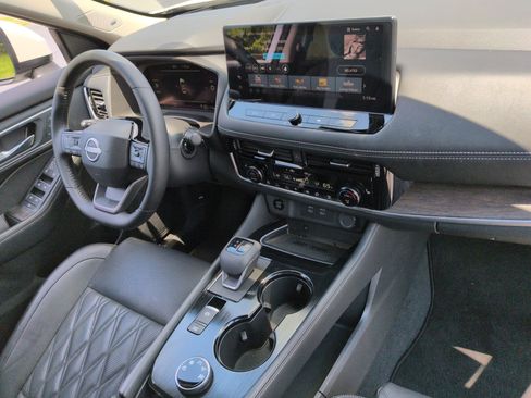 Used 2025 Nissan Rogue Platinum w/ Platinum Premium Package AWD/4WD image 35