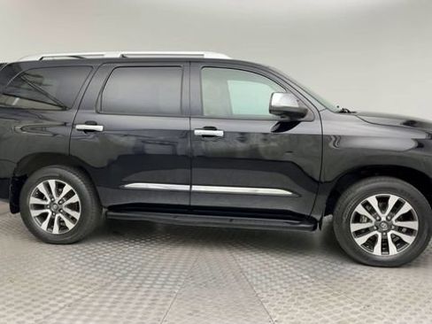 Used 2018 Toyota Sequoia Limited w/ Safety & Convenience Package AWD/4WD image 9
