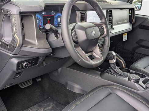 New 2025 Ford Bronco Badlands image 3