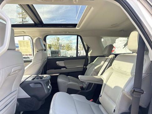 Certified 2025 Ford Expedition Active image 17