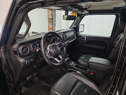 Used 2018 Jeep Wrangler Unlimited Sahara image 13