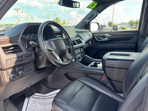 Used 2021 Chevrolet Tahoe Z71 w/ Luxury Package AWD/4WD image 2