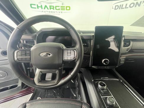 Used 2024 Ford Expedition Limited image 16
