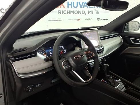 Used 2023 Jeep Compass Limited image 13