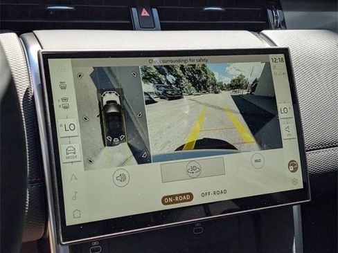 Used 2024 Land Rover Discovery Sport Dynamic SE image 14