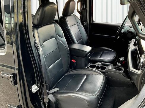 Used 2019 Jeep Wrangler Unlimited Sahara w/ Dual Top Group image 28