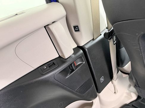 Used 2018 Chrysler Pacifica Touring-L w/ Tire & Wheel Group FWD image 42