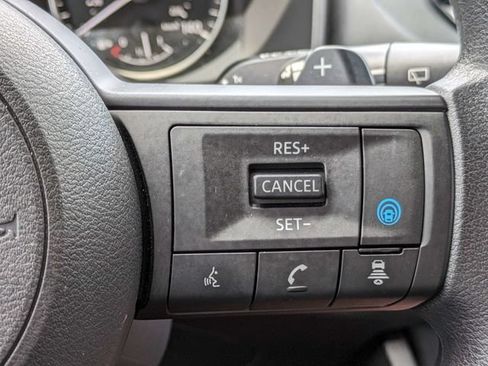 Used 2024 Nissan Rogue SV FWD image 27