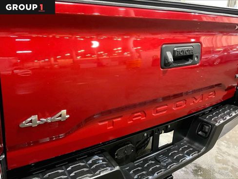 Certified 2021 Toyota Tacoma SR5 AWD/4WD image 31