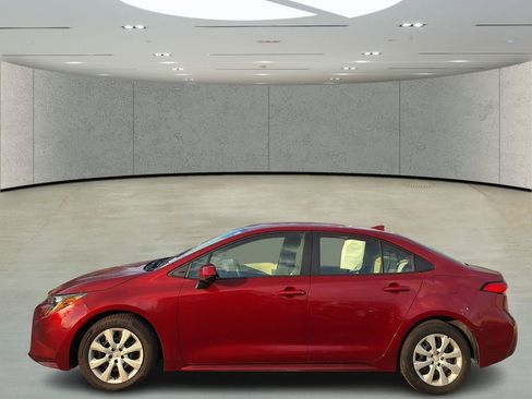 Used 2023 Toyota Corolla LE image 2