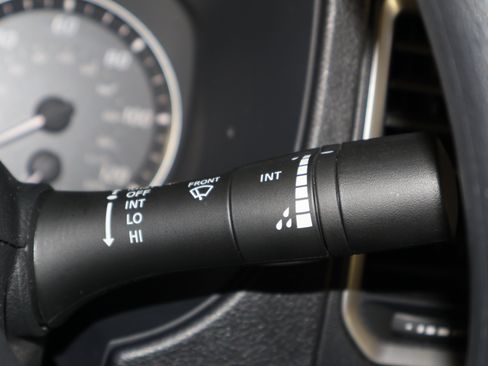 Used 2024 Nissan Frontier SV image 25