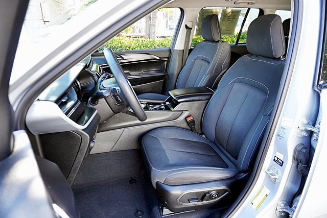 Used 2023 Jeep Grand Cherokee Laredo RWD image 16