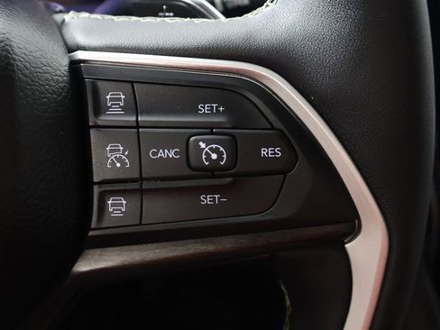Used 2023 Jeep Grand Cherokee Limited AWD/4WD image 39
