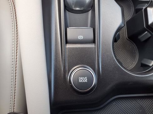 Used 2025 Ford Explorer Active w/ Active Comfort Package image 15