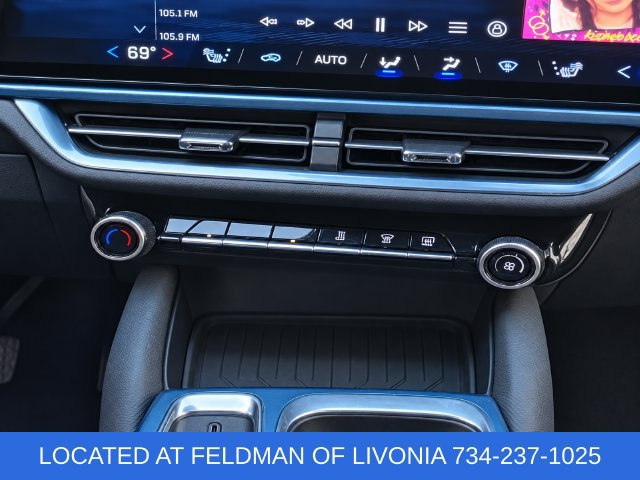 Used 2024 Chevrolet Equinox EV LT w/ LPO, Blackout Package FWD image 11