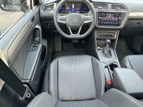 Used 2023 Volkswagen Tiguan SE w/ Panoramic Sunroof Package FWD image 19