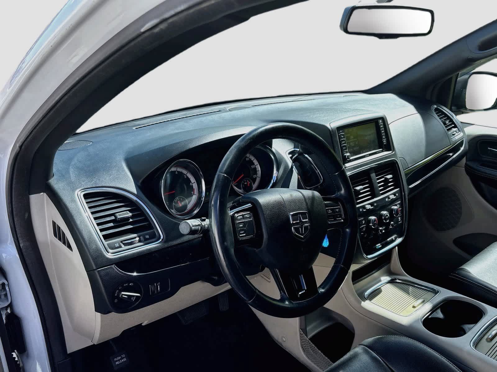 Used 2018 Dodge Grand Caravan SXT FWD image 9