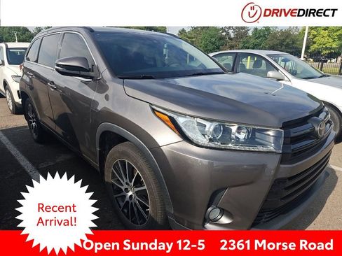 Used 2017 Toyota Highlander SE AWD/4WD image 1