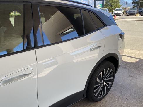Used 2024 Volkswagen ID.4 Pro AWD/4WD image 43