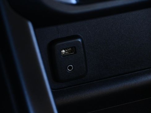 Used 2017 GMC Canyon 2WD Crew Cab w/ Convenience Package image 32