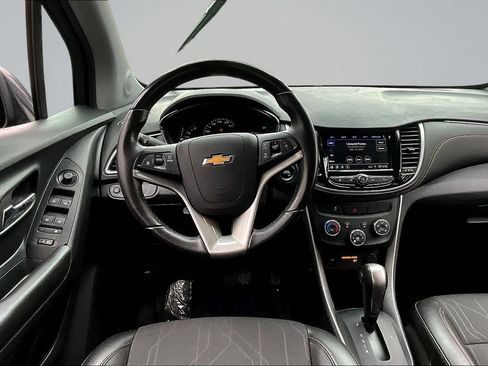 Used 2022 Chevrolet Trax LT w/ Driver Confidence Package AWD/4WD image 8