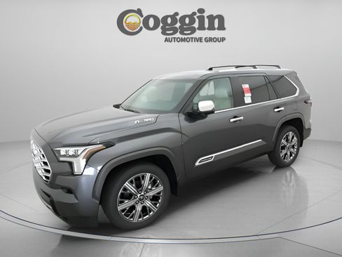 Used 2025 Toyota Sequoia Capstone AWD/4WD image 2