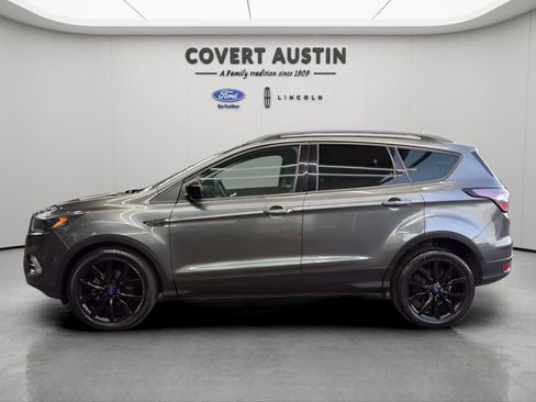 Used 2018 Ford Escape SE w/ SE Sport Appearance Package image 2