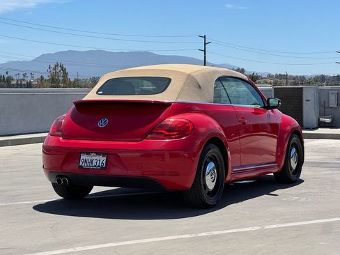 Used 2013 Volkswagen Beetle 2.5 FWD image 32