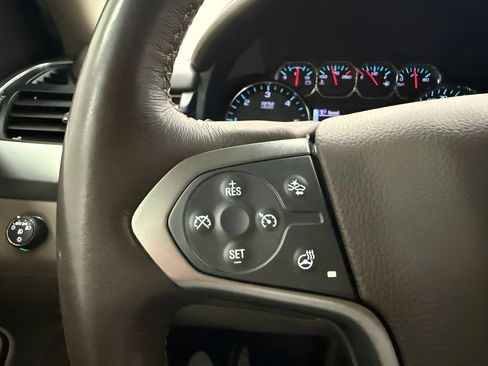 Used 2018 Chevrolet Tahoe LT w/ Luxury Package RWD image 16