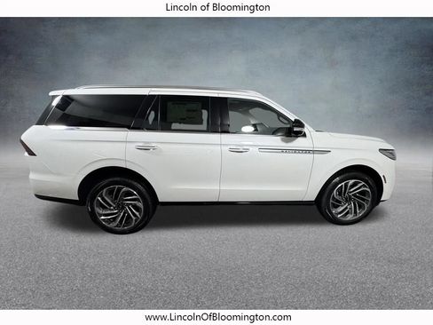 New 2026 Lincoln Navigator Reserve AWD/4WD image 8