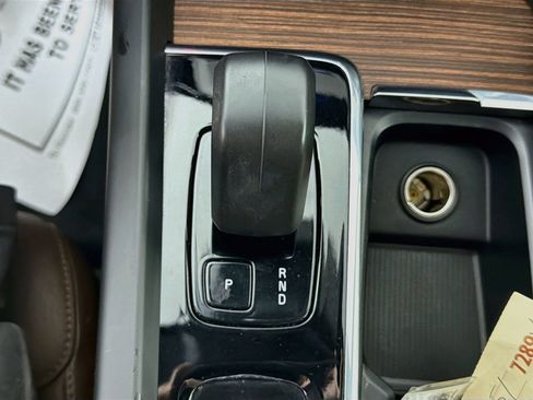 Certified 2024 Volvo XC60 B5 Plus AWD/4WD image 18