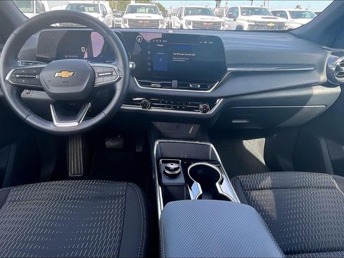 Used 2026 Chevrolet Equinox LT FWD image 16