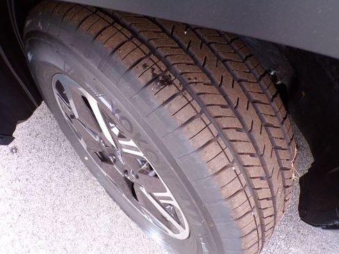 Certified 2026 Subaru Forester Premium AWD/4WD image 2