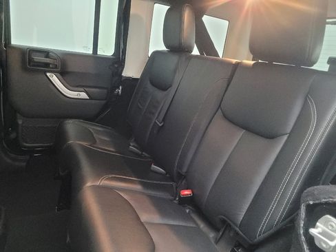 Used 2016 Jeep Wrangler Unlimited Rubicon AWD/4WD image 18