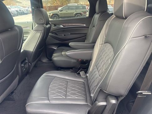 Used 2022 Buick Enclave Avenir w/ Avenir Technology Package image 12