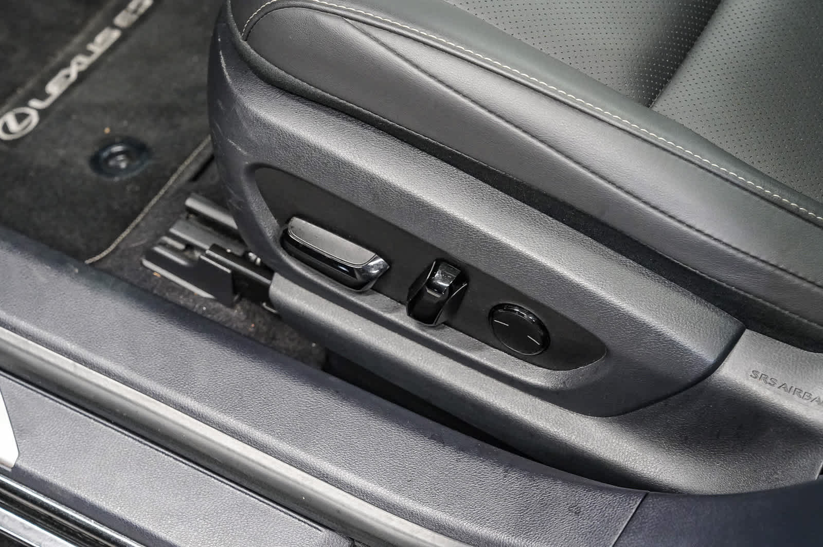 Used 2024 Lexus ES 350 w/ Premium Package FWD image 23