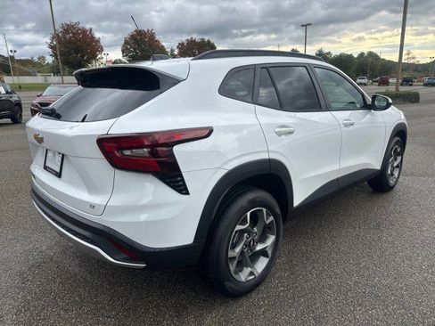 New 2026 Chevrolet Trax LT w/ Driver Confidence Package image 8